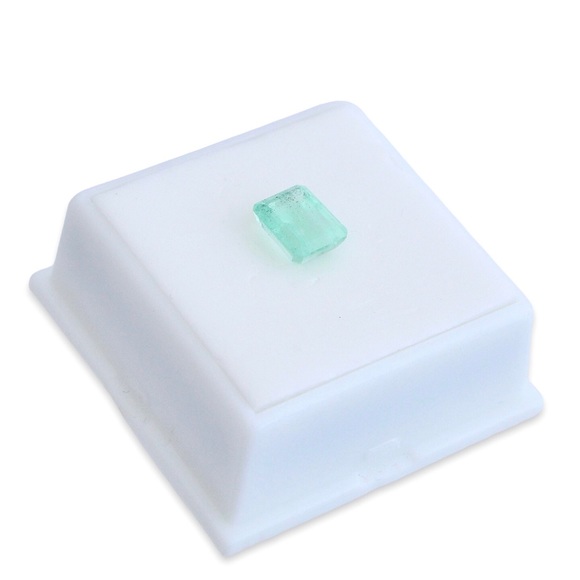 2.25 Ct. Colombian Emerald Loose Gemstone 8 x 7 mm Step Cut Mint Blue Green - Picture 2 of 3